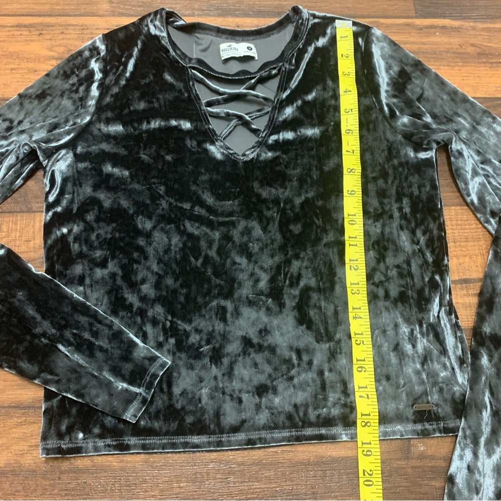 Hollister Women’s Sz M Gray Velvet-Feel Polyester Elastane Long Sleeve Crop Top - Picture 6 of 9